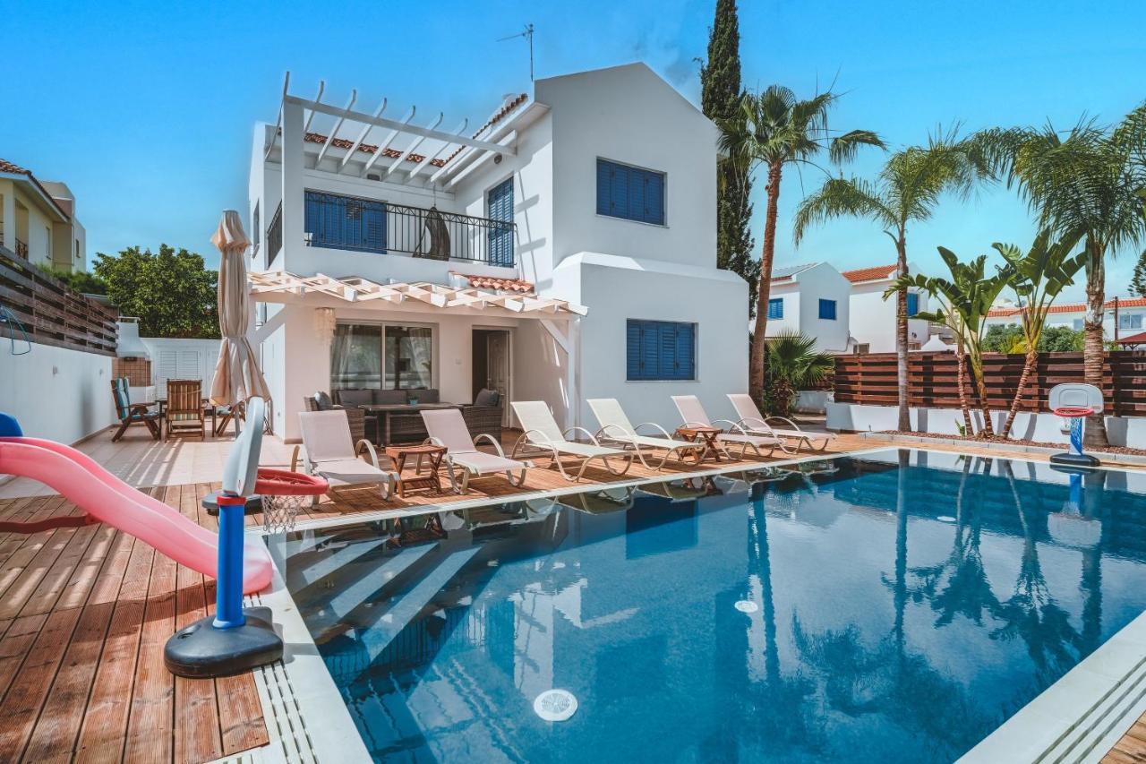 Amphitrite Villa Паралимни Экстерьер фото
