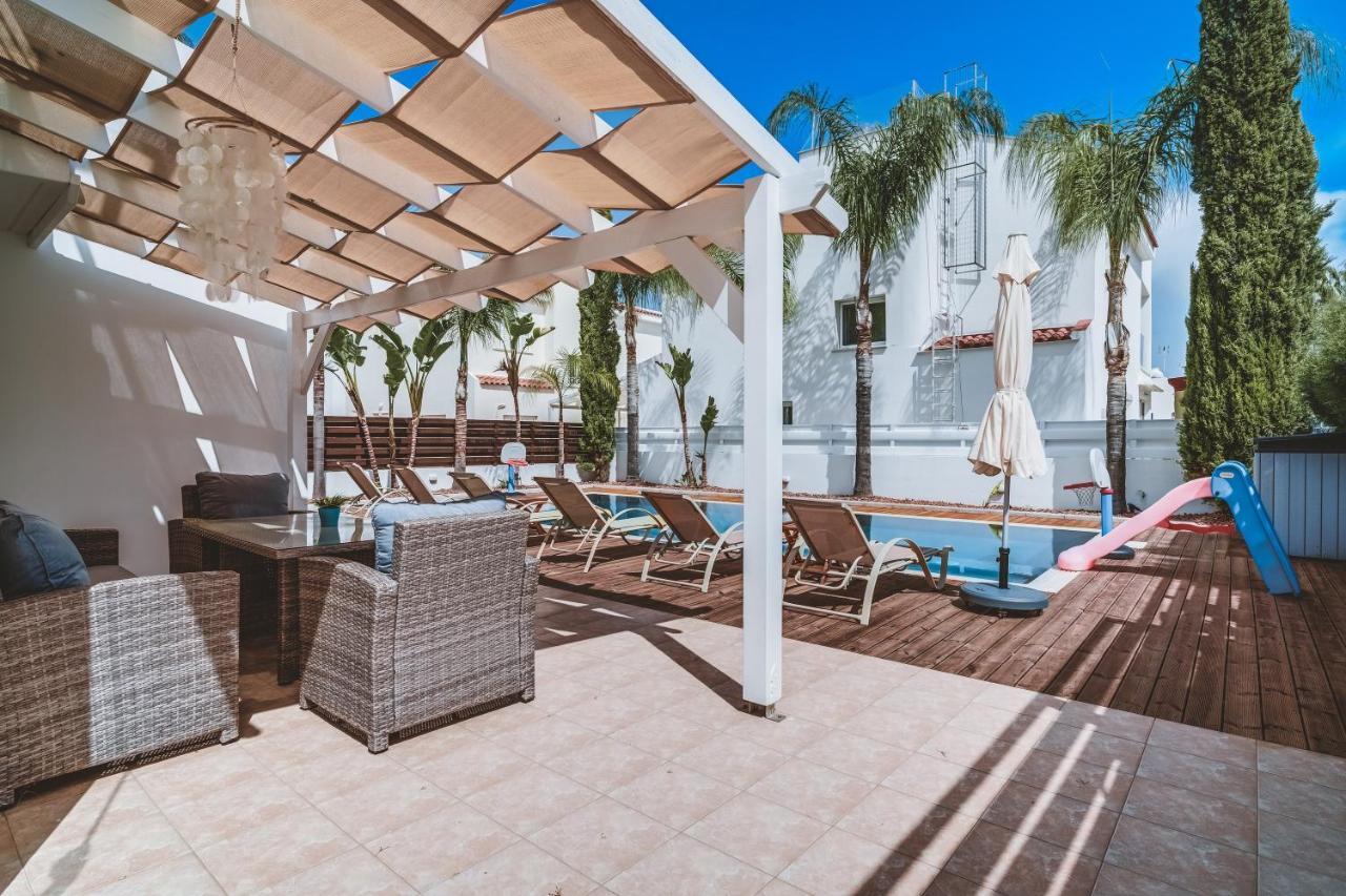 Amphitrite Villa Паралимни Экстерьер фото