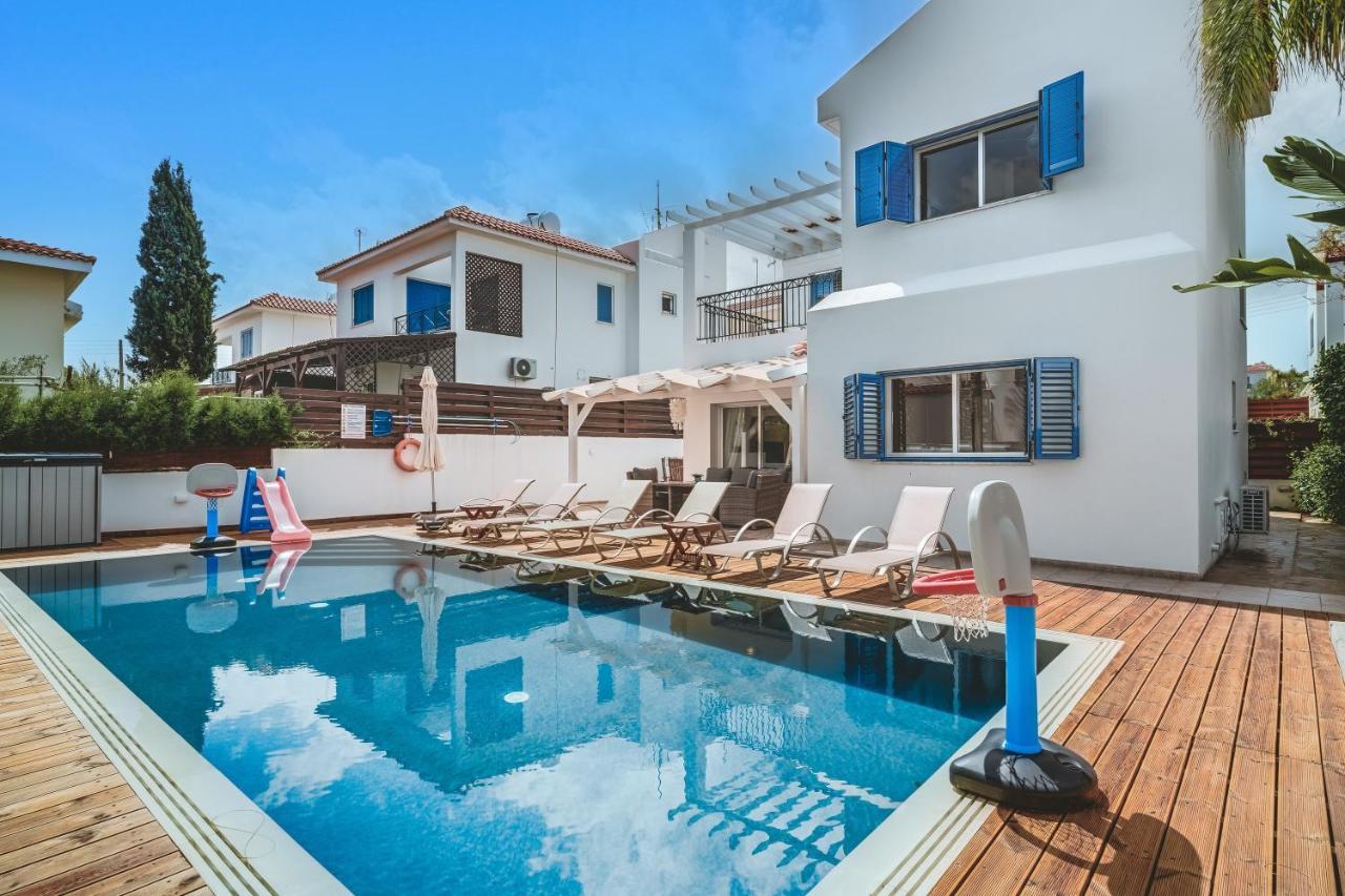 Amphitrite Villa Паралимни Экстерьер фото