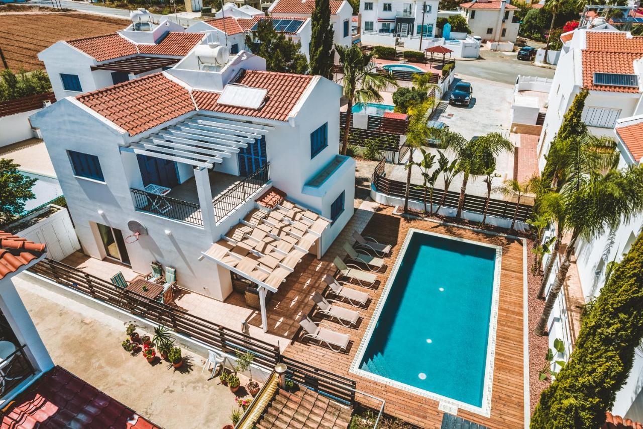 Amphitrite Villa Паралимни Экстерьер фото